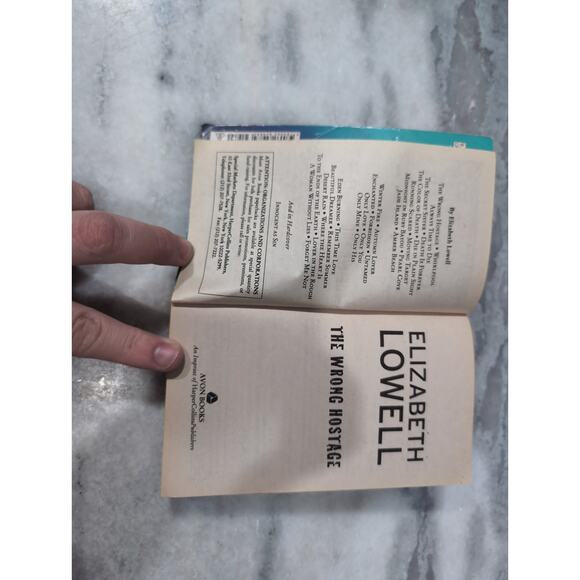 Elizabeth Lowell Paperback Novel Bundle: The Wrong Hostage & Beautiful Sacrifice - Picture 8 of 9